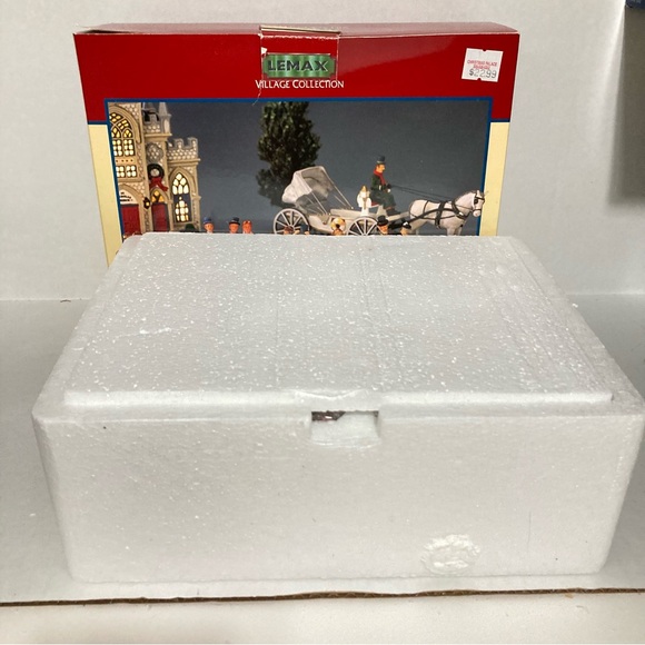 LEMAX 2003 Retired Village Collection “Wedding Party”. Never Displayed - Picture 6 of 7